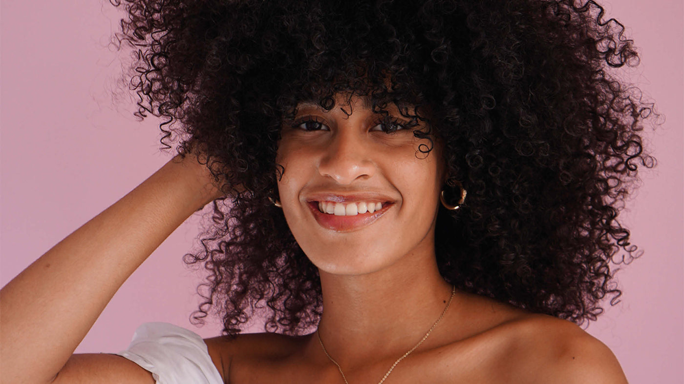Soins capillaires : du temps pour soi et pour ses cheveux ondulés, bouclés, frisés, crépus