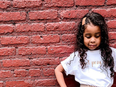 Entretenir les cheveux ondulés de mon enfant