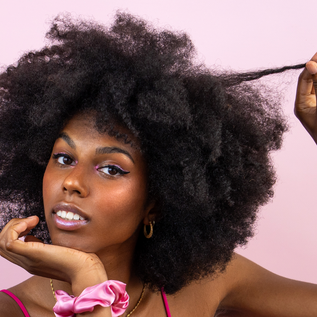 Différence entre cheveux ondulés et cheveux bouclés